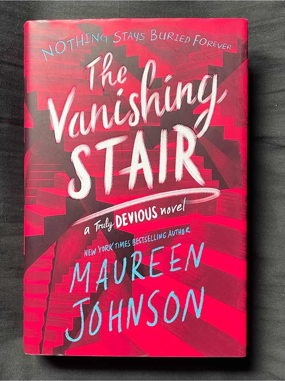 *SIGNED* The Vanishing Stair Hardcover (Maureen Johnson)